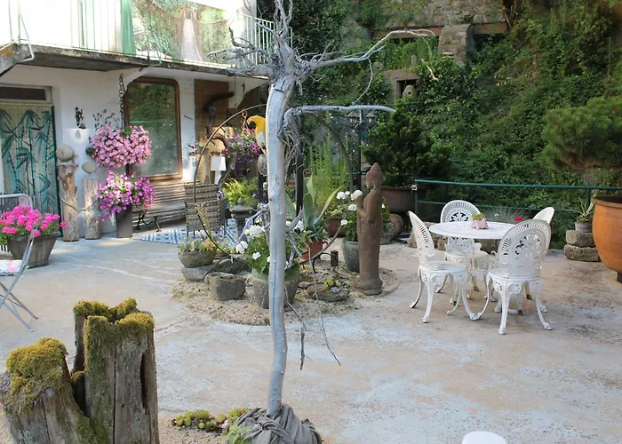Suite en chambre d'hôtes avec cuisine, garage et vue rivière - Livradois Forez