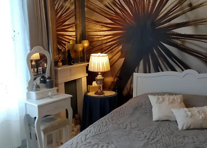 Suite en chambre d'hôtes avec cuisine, garage et vue rivière - Livradois Forez